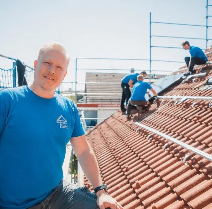 Handwerker für PV-Montage